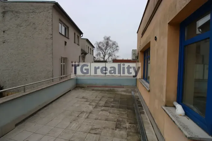 Pronájem kanceláře, Praha - Kobylisy, Nad Šutkou, 58 m2