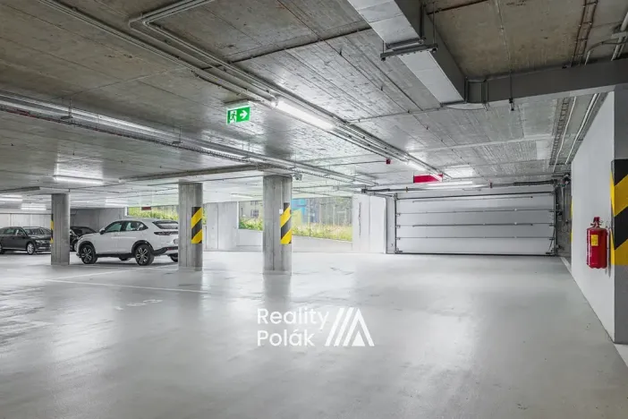 Pronájem garážového stání, Liberec, Tovární, 15 m2