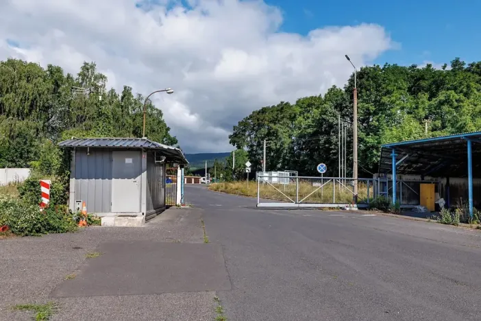 Prodej výrobních prostor, Dubí, Horská, 3047 m2