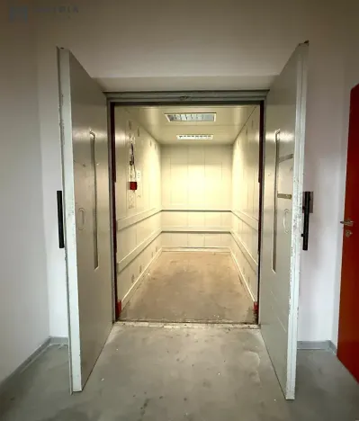 Pronájem obchodního prostoru, Praha - Čakovice, Cukrovarská, 468 m2