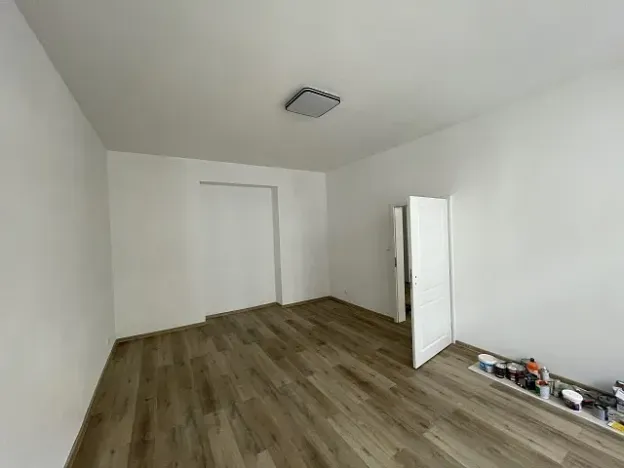 Pronájem bytu 2+1, Praha, Bořivojova, 7042 m2