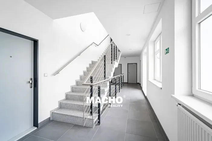 Pronájem bytu 1+kk, Praha - Michle, U plynárny, 43 m2