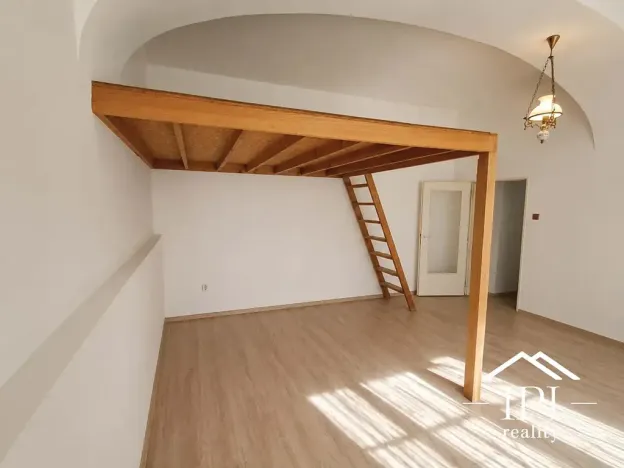 Pronájem bytu 1+1, Praha - Malá Strana, Říční, 47 m2