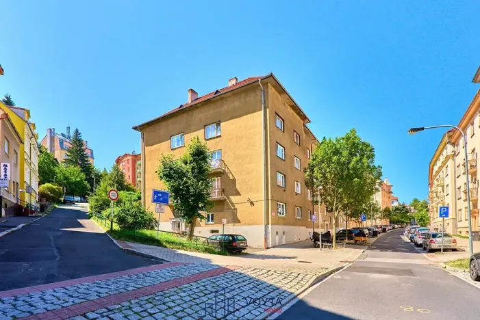 Prodej bytu 2+1, Karlovy Vary, Zbrojnická, 61 m2