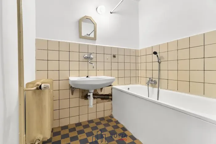 Prodej bytu 2+1, Karlovy Vary, Zbrojnická, 61 m2