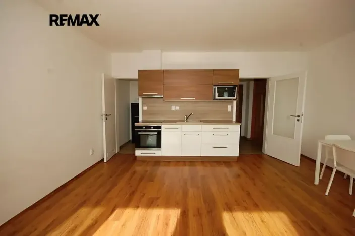 Pronájem bytu 1+kk, Velký Osek, U hřiště, 33 m2