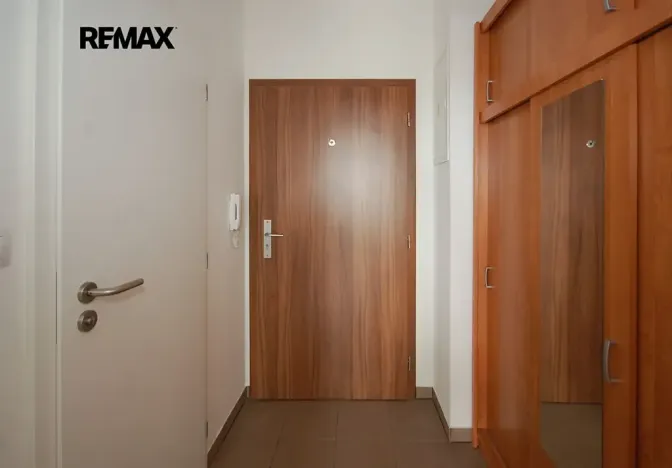 Pronájem bytu 1+kk, Velký Osek, U hřiště, 33 m2