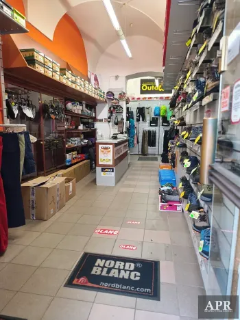Pronájem obchodního prostoru, Uherský Brod, Masarykovo nám., 30 m2