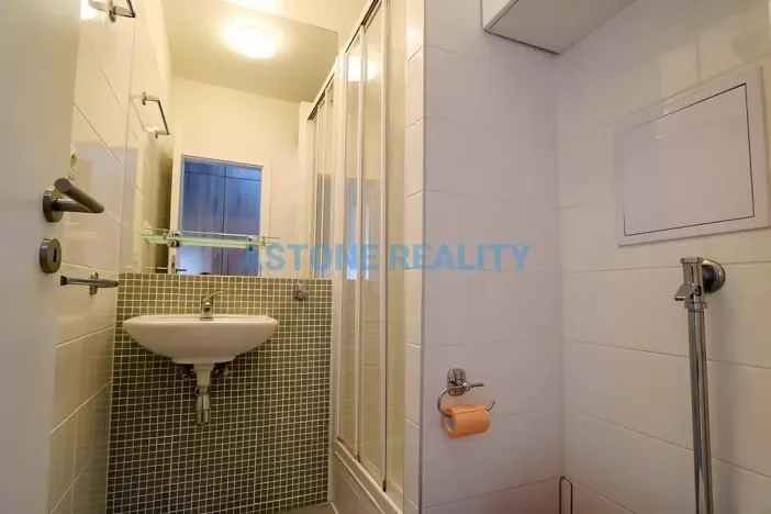 Pronájem bytu 1+kk, Praha - Hostivař, Hornoměcholupská, 30 m2