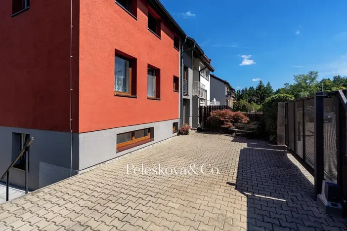 Prodej vícegeneračního domu, Praha - Štěrboholy, Pod areálem, 333 m2