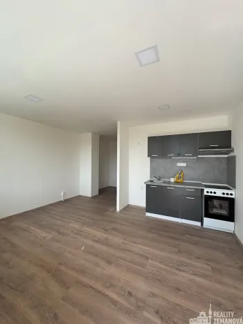 Pronájem bytu 1+kk, Praha - Troja, Svídnická, 28 m2