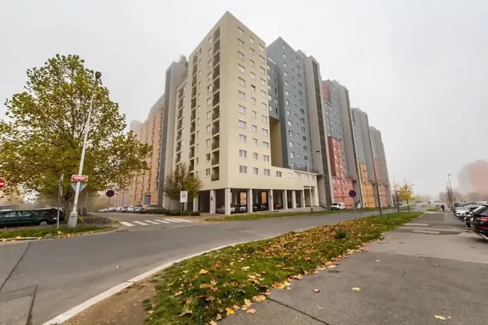 Pronájem garážového stání, Praha - Troja, Hnězdenská, 13 m2