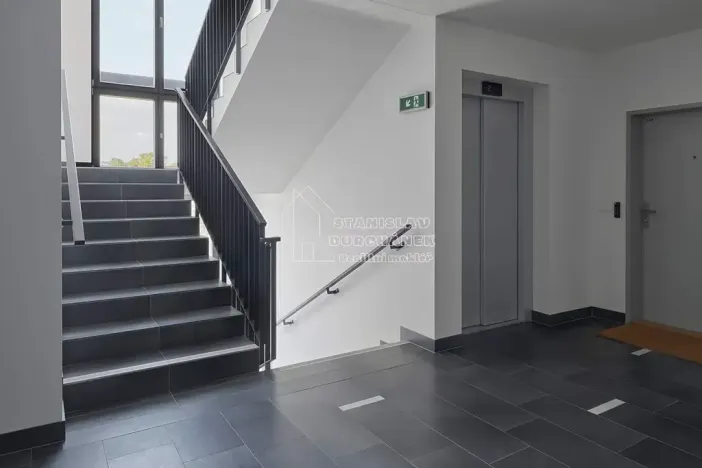 Pronájem bytu 1+kk, Praha - Střížkov, Střížkovská, 45 m2