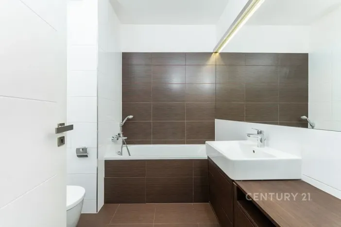 Pronájem bytu 4+kk, Praha - Prosek, Žitenická, 99 m2