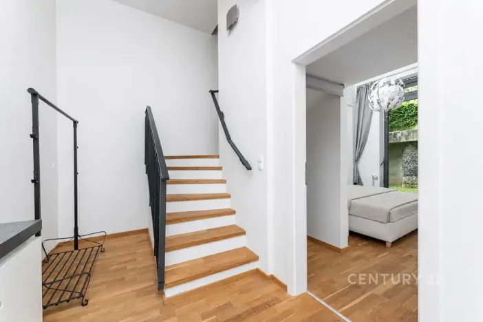 Pronájem bytu 4+kk, Praha - Prosek, Žitenická, 99 m2