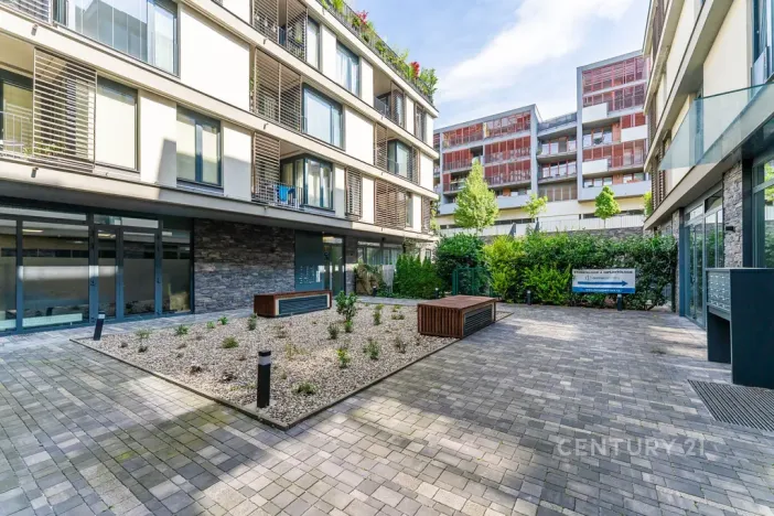 Pronájem bytu 4+kk, Praha - Prosek, Žitenická, 99 m2