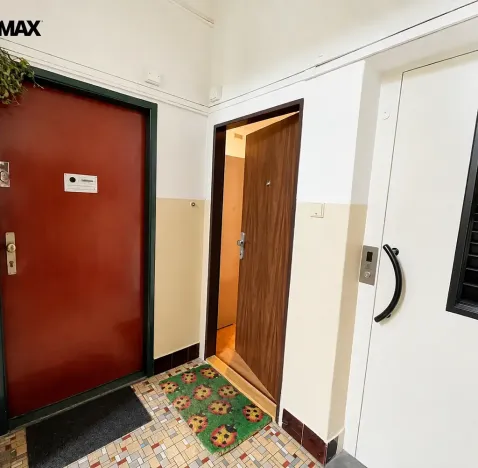 Pronájem bytu 2+kk, Praha - Vršovice, Vršovická, 51 m2