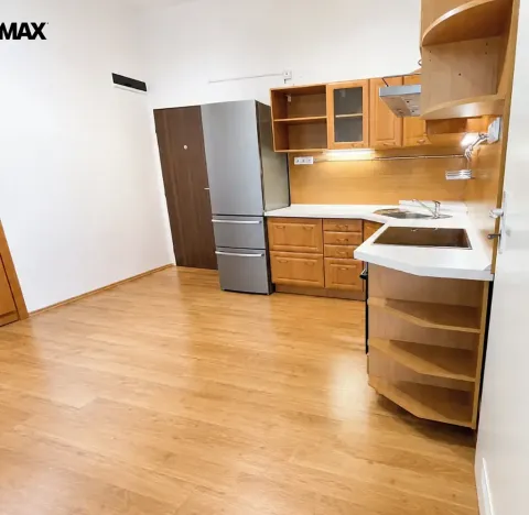 Pronájem bytu 2+kk, Praha - Vršovice, Vršovická, 51 m2