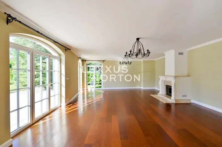 Pronájem vily, Praha - Nebušice, Spojová, 600 m2