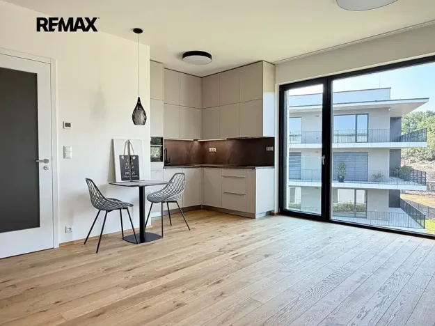 Pronájem bytu 1+kk, Praha - Košíře, Na Stárce, 39 m2