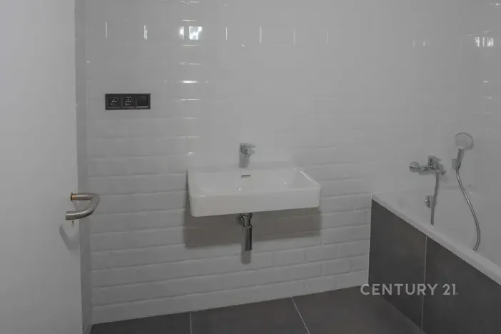 Prodej bytu 4+kk, Praha - Vysočany, Kolbenova, 176 m2