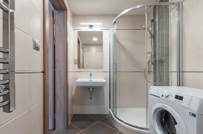 Pronájem bytu 1+kk, Praha - Vysočany, Bassova, 28 m2