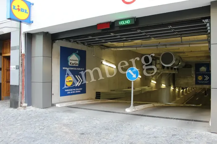 Pronájem garážového stání, Praha - Karlín, Sokolovská, 14 m2