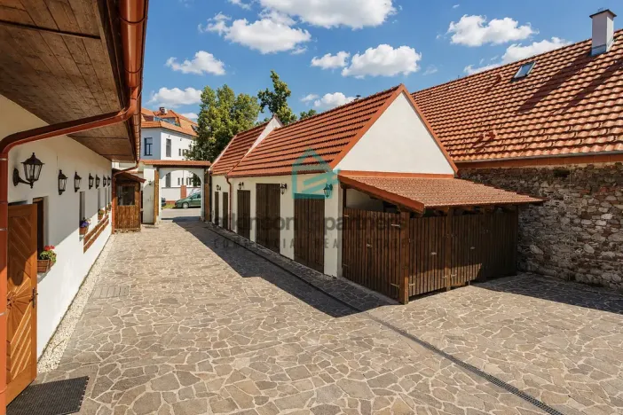 Prodej chaty, České Budějovice - České Budějovice 7, nám. Bratří Čapků, 450 m2