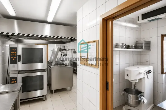 Prodej chaty, České Budějovice - České Budějovice 7, nám. Bratří Čapků, 450 m2