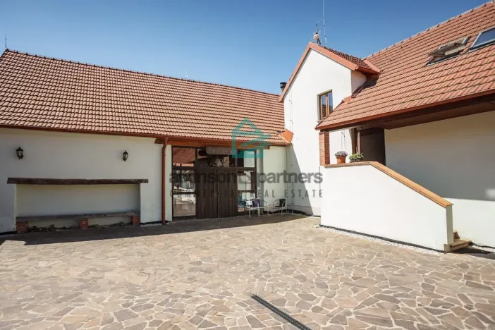 Prodej chaty, České Budějovice - České Budějovice 7, nám. Bratří Čapků, 450 m2