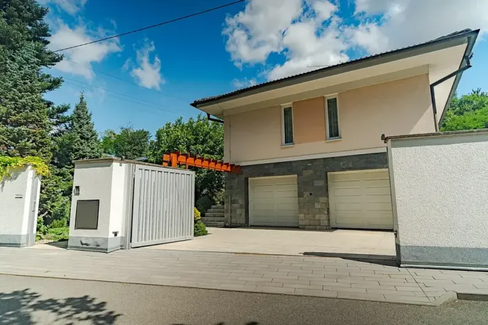 Prodej rodinného domu, Benátky, 241 m2