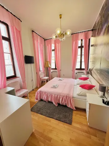 Pronájem apartmánu, Karlovy Vary, Zámecký vrch, 200 m2