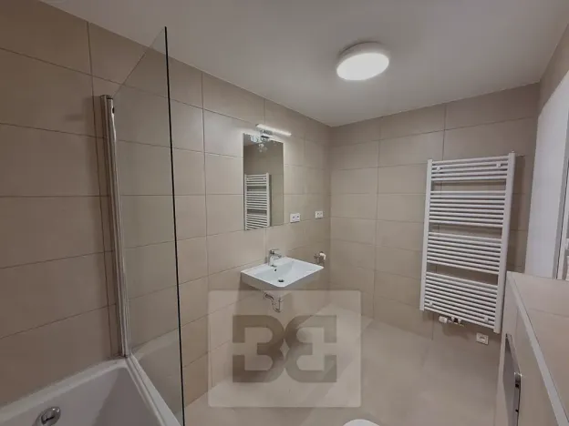 Pronájem bytu 2+kk, Pardubice, U Sportovní školy, 59 m2