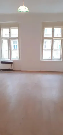 Pronájem bytu 1+kk, Praha - Karlín, 39 m2