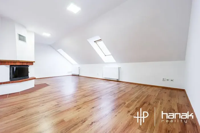 Prodej rodinného domu, Strančice, 259 m2