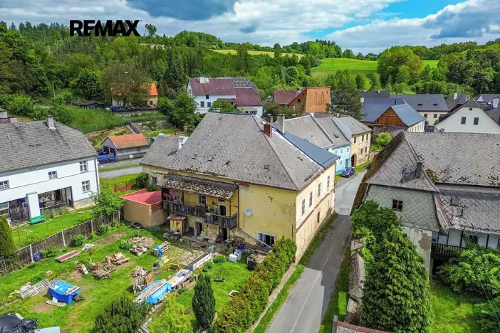 Prodej rodinného domu, Úterý, 677 m2