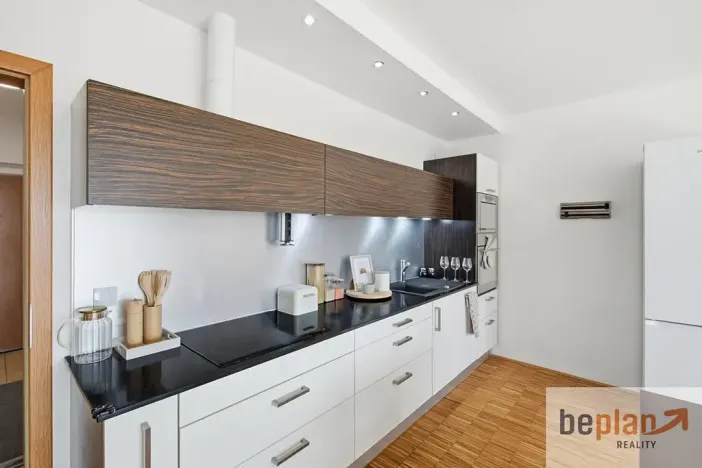 Pronájem bytu 2+kk, Praha - Malešice, Univerzitní, 63 m2