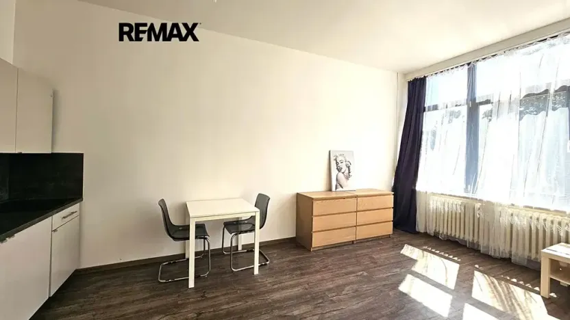 Prodej bytu 1+kk, Praha - Vršovice, Tádžická, 33 m2