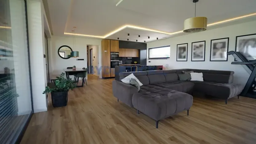 Prodej rodinného domu, Dynín, 219 m2