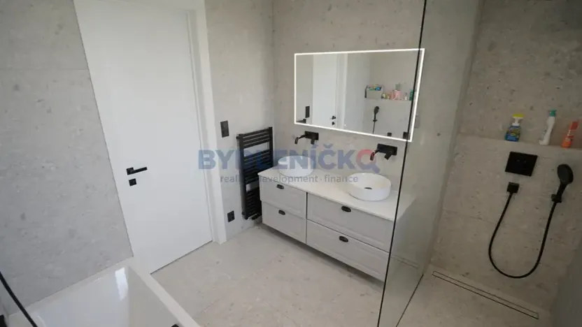Prodej rodinného domu, Dynín, 219 m2