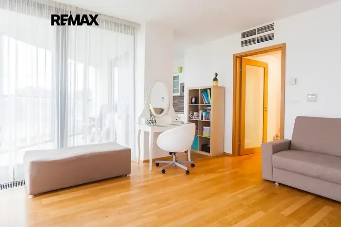 Prodej bytu 1+kk, Praha - Žižkov, Ke kapslovně, 38 m2