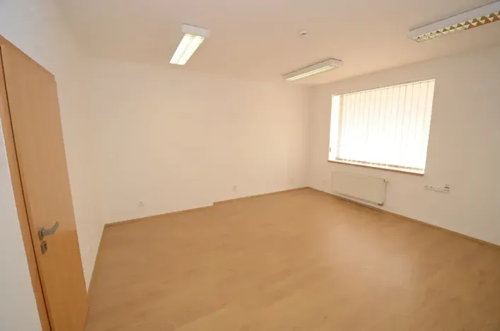 Pronájem kanceláře, Praha - Vysočany, Lisabonská, 53 m2