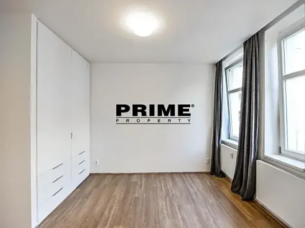 Pronájem bytu 1+kk, Praha - Žižkov, Lucemburská, 30 m2