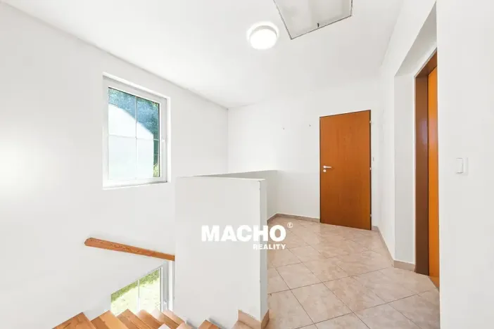 Prodej rodinného domu, Okrouhlo, 163 m2
