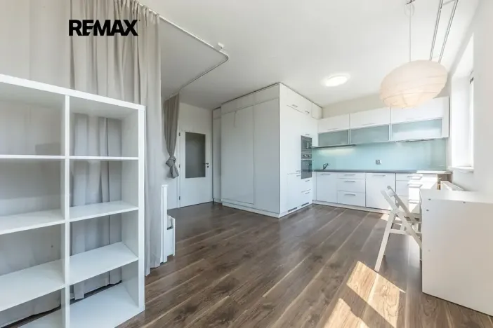 Pronájem bytu 1+kk, Klecany, V Honech, 30 m2