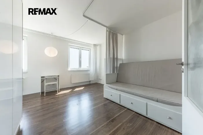 Pronájem bytu 1+kk, Klecany, V Honech, 30 m2