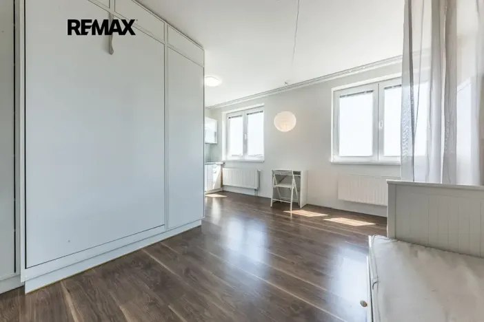 Pronájem bytu 1+kk, Klecany, V Honech, 30 m2