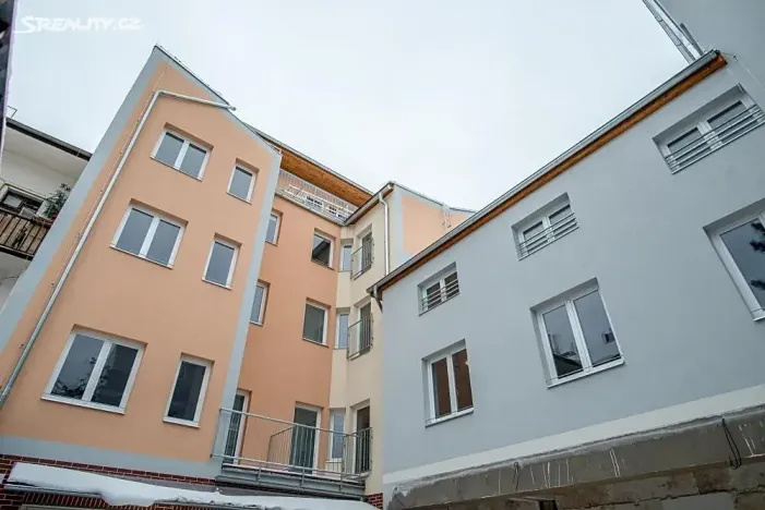 Pronájem bytu 1+kk, Praha - Hlubočepy, Na Zlíchově, 18 m2