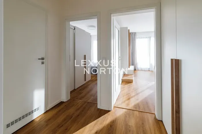 Pronájem bytu 2+kk, Praha - Karlín, Nekvasilova, 60 m2