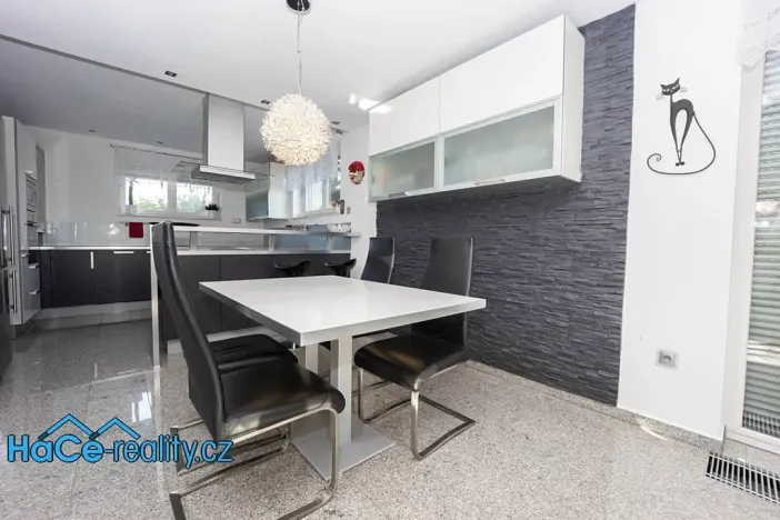 Prodej rodinného domu, Mikulovice, Dlouhá, 200 m2